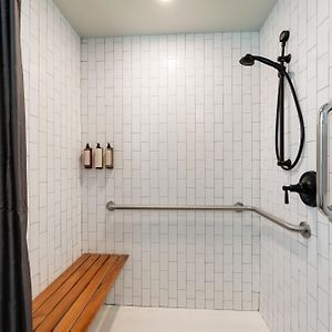 Grand King Room Mobility accessible